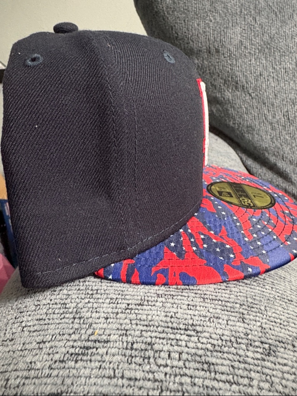 New Era Los Angeles Dodgers Navy Cap with Red/White Logo and Red/Blue Brim - Picture 3 of 8